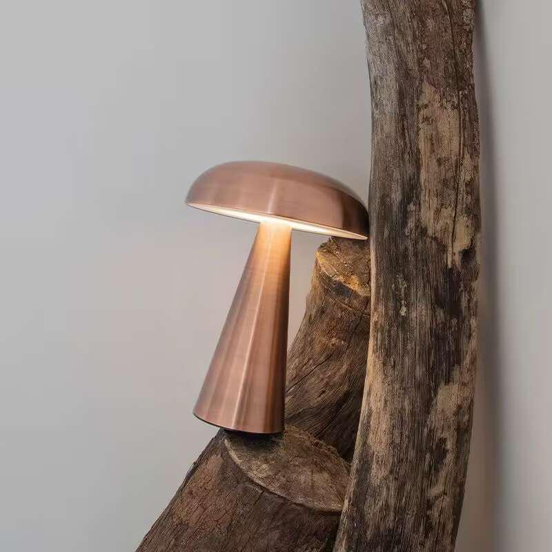 Metal mushroom lamp