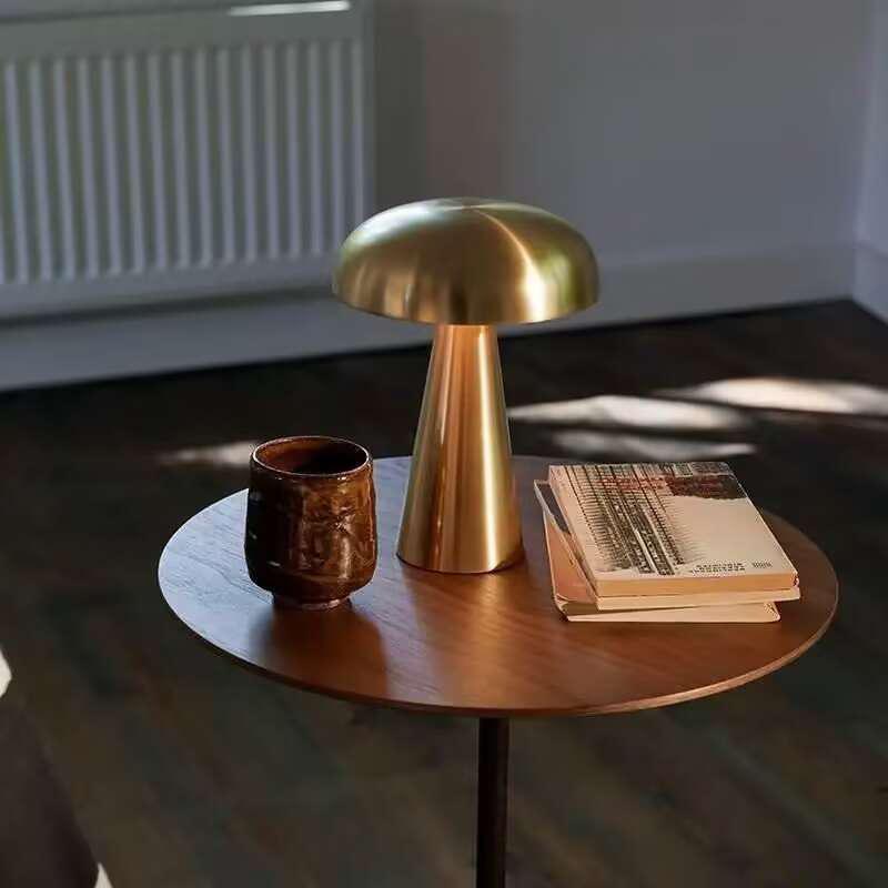 Metal mushroom lamp